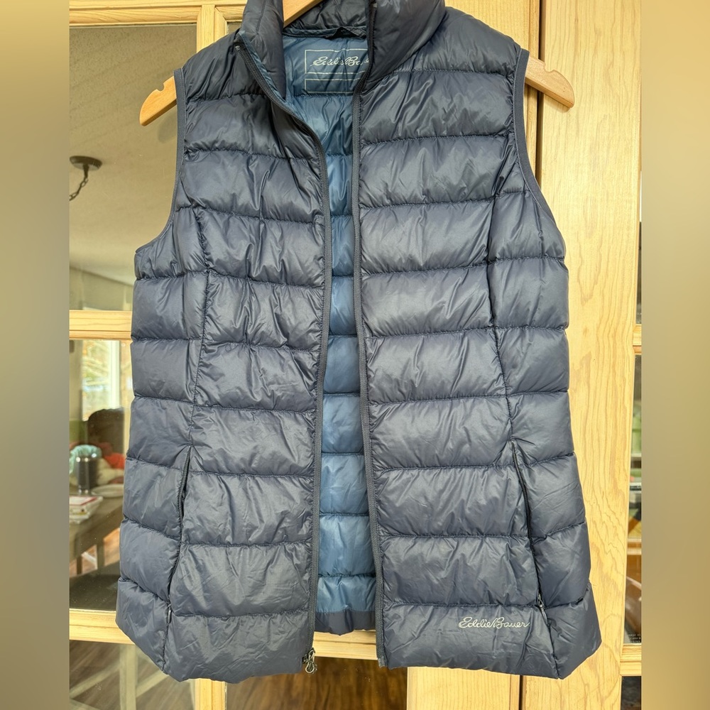 Eddie Bauer Down Puffer Vest (Women’s Sm) in Navy Blue